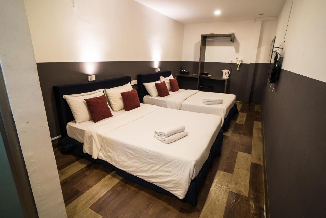 V Hotel Джохор Бахру Екстериор снимка