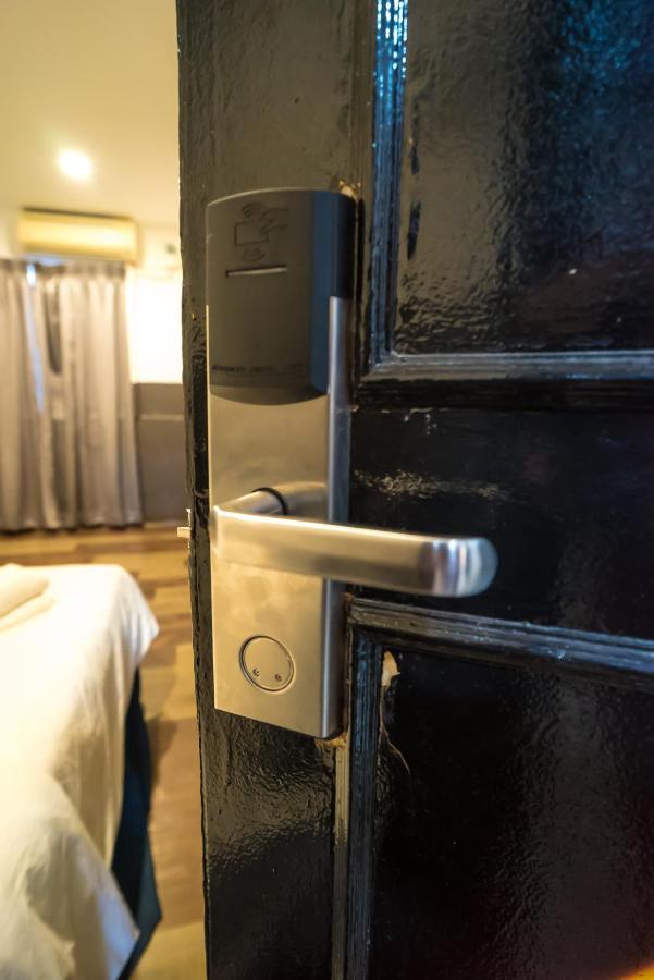 V Hotel Джохор Бахру Екстериор снимка
