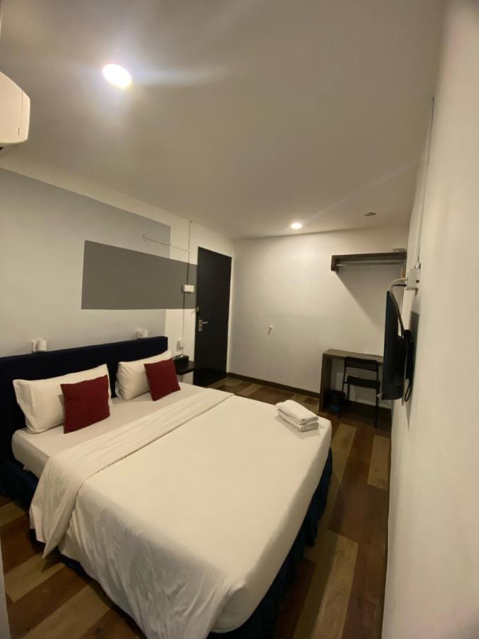 V Hotel Джохор Бахру Екстериор снимка