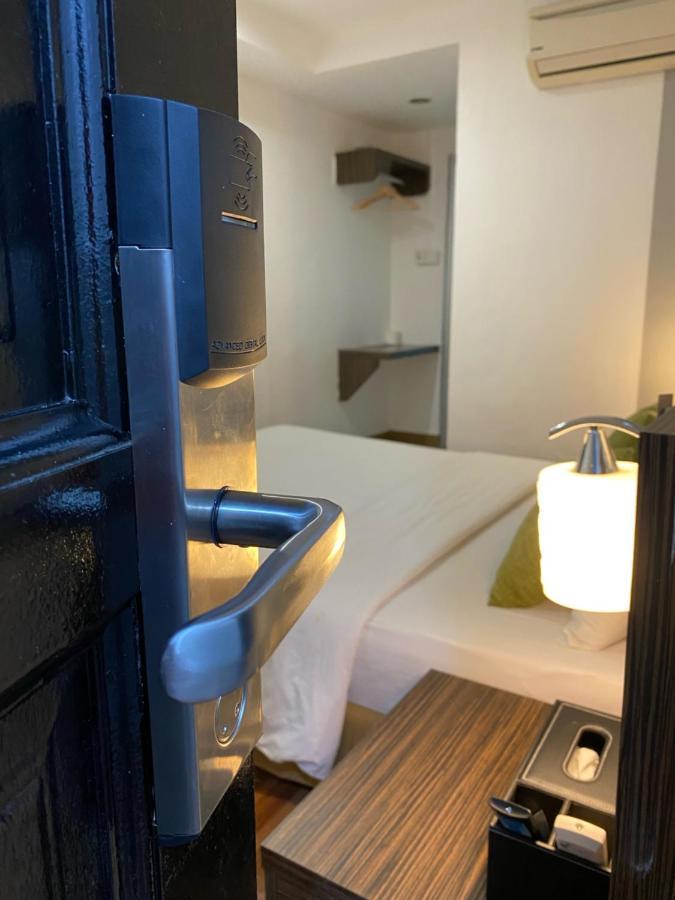 V Hotel Джохор Бахру Екстериор снимка