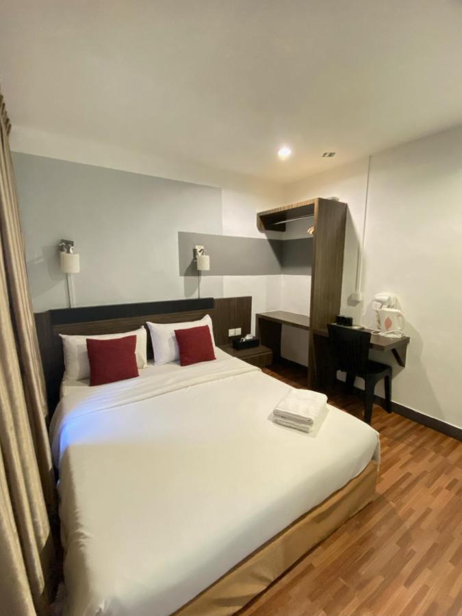 V Hotel Джохор Бахру Екстериор снимка
