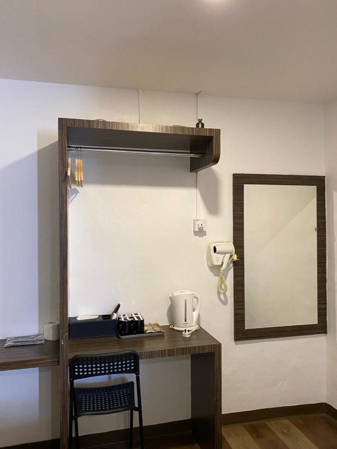 V Hotel Джохор Бахру Екстериор снимка