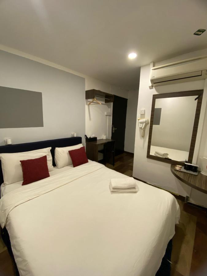 V Hotel Джохор Бахру Екстериор снимка