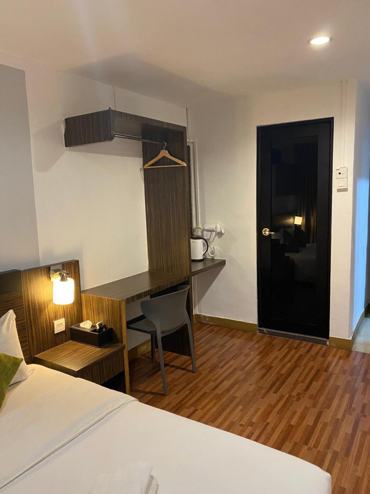 V Hotel Джохор Бахру Екстериор снимка