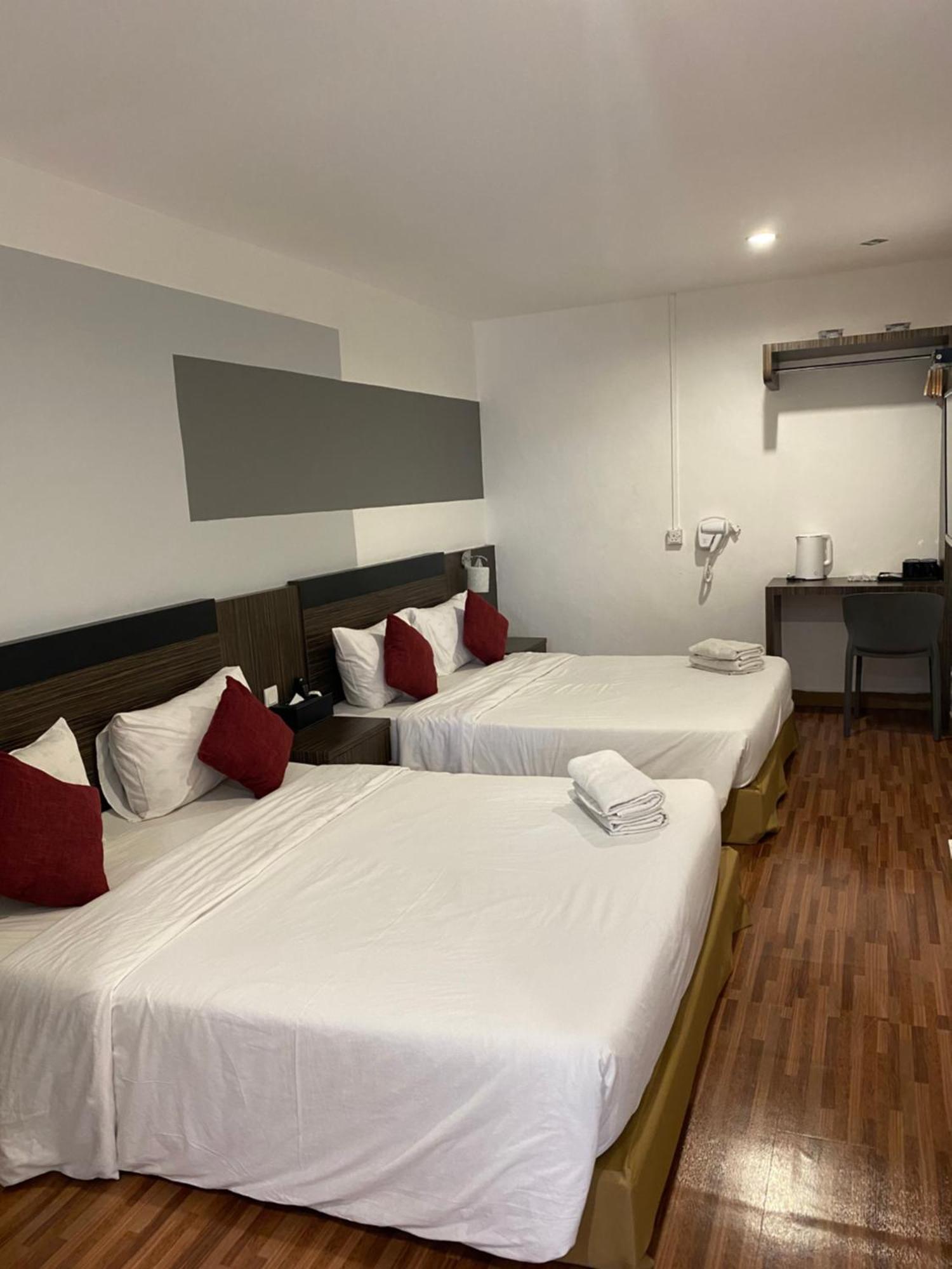 V Hotel Джохор Бахру Екстериор снимка