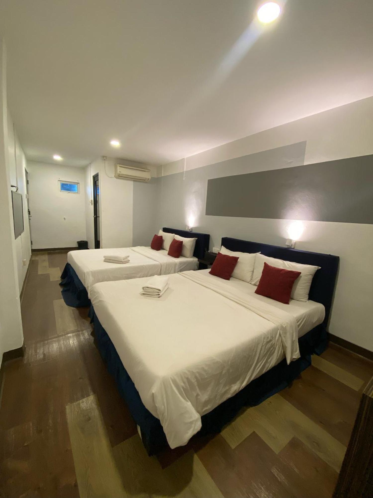 V Hotel Джохор Бахру Екстериор снимка