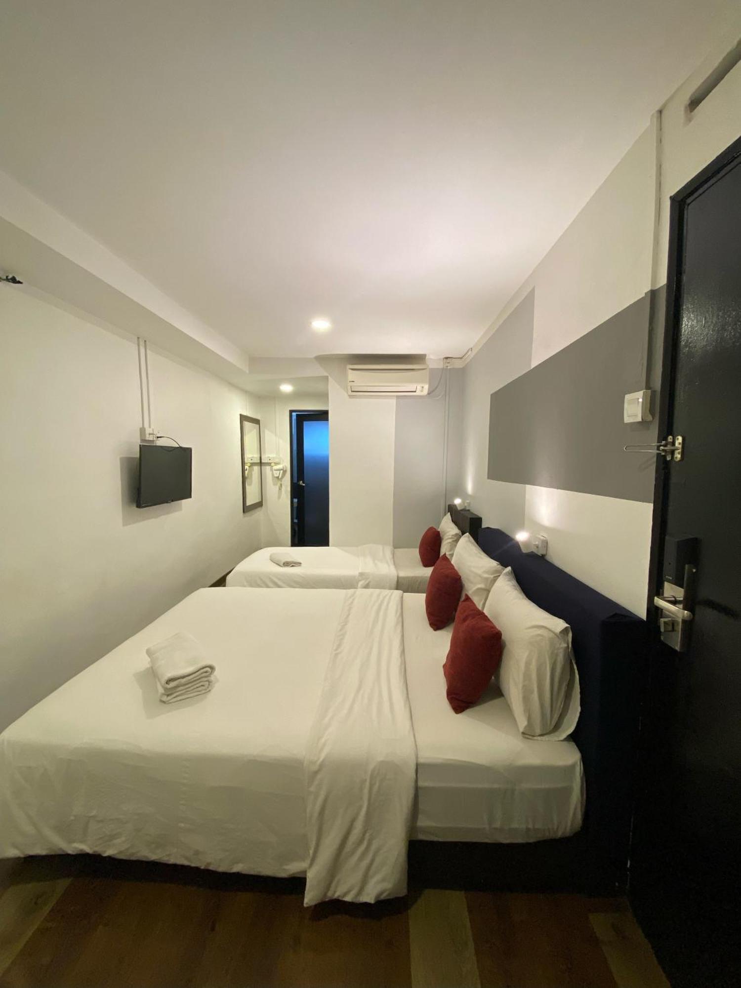 V Hotel Джохор Бахру Екстериор снимка