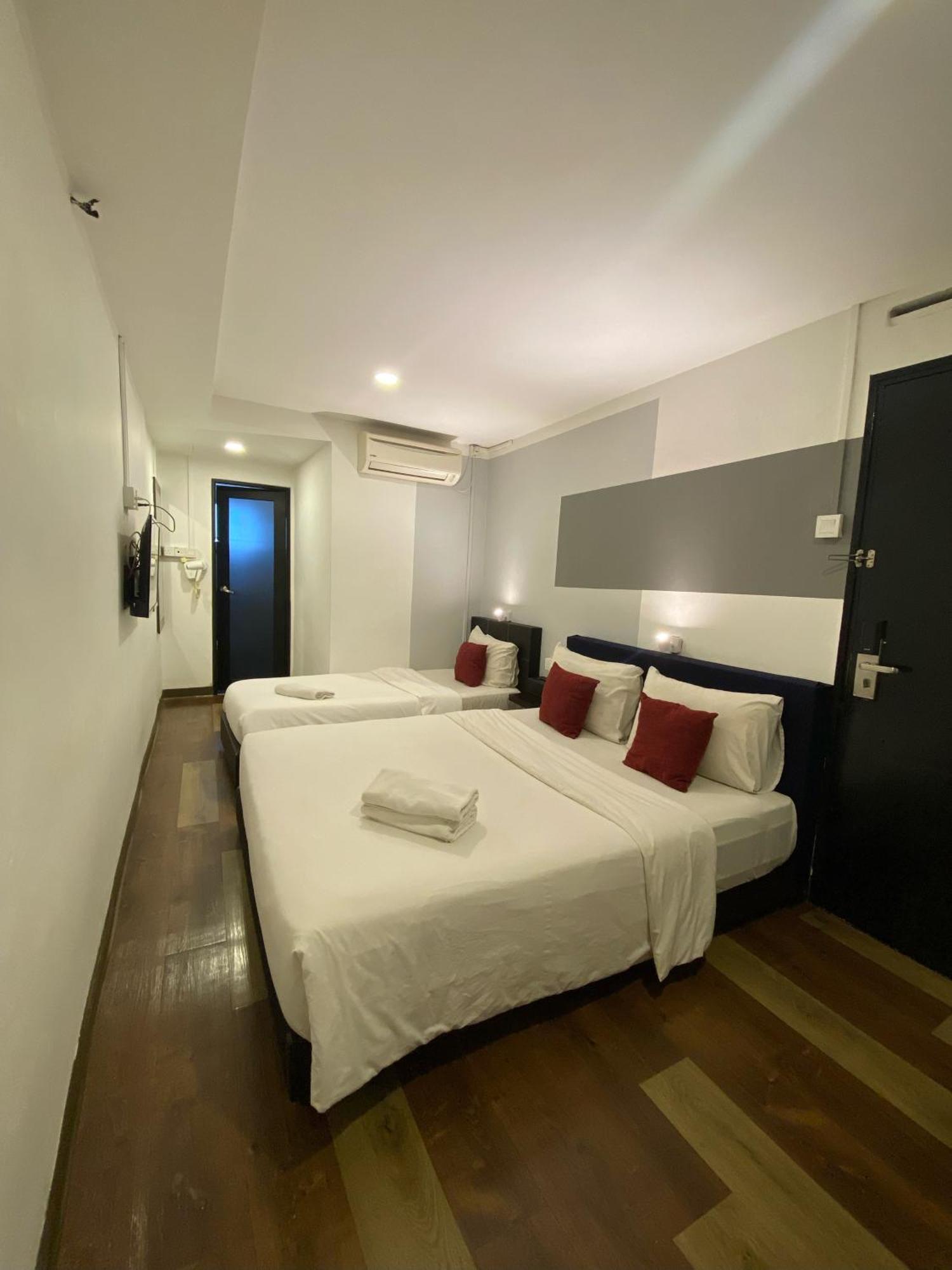 V Hotel Джохор Бахру Екстериор снимка