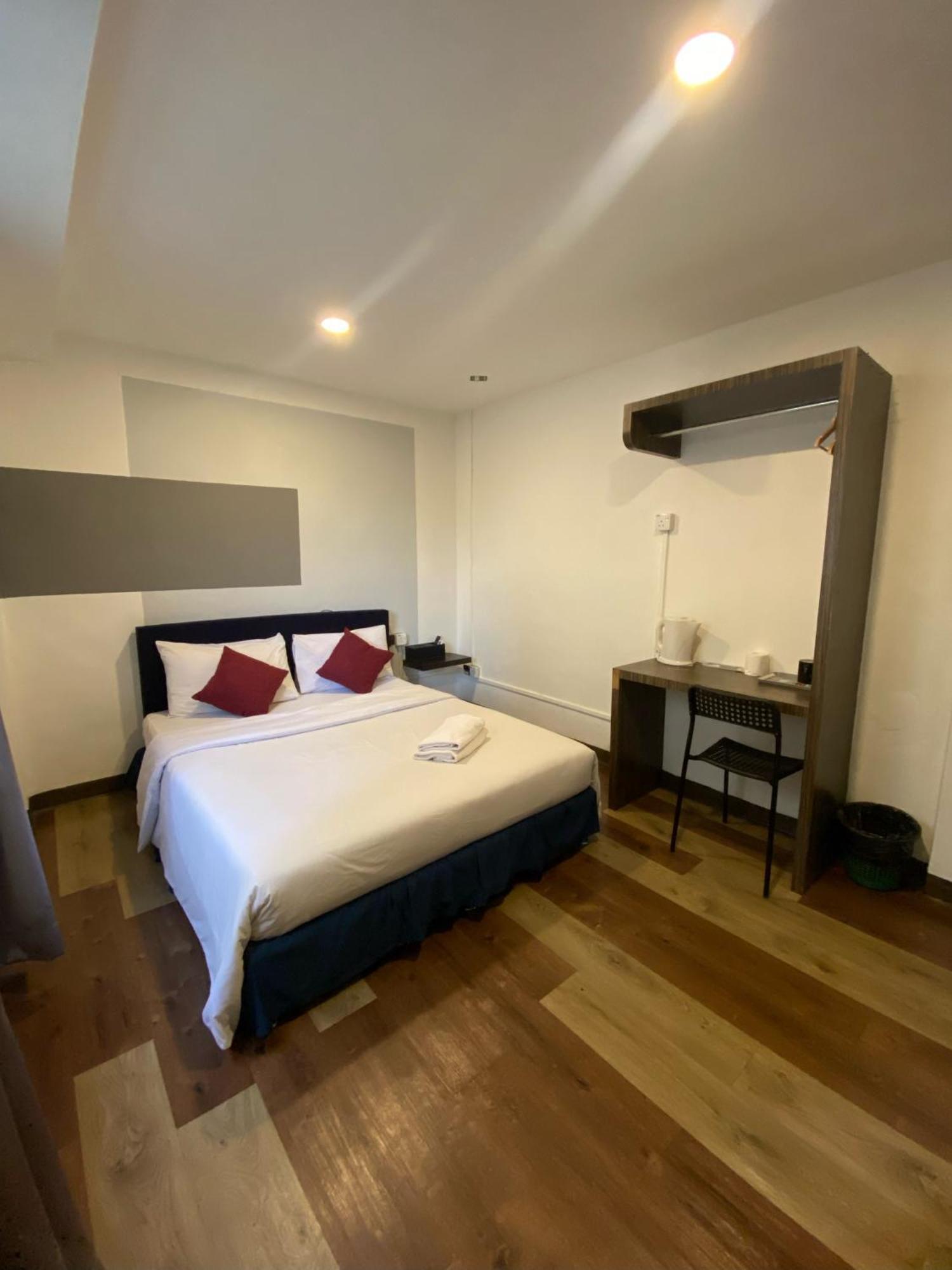 V Hotel Джохор Бахру Екстериор снимка