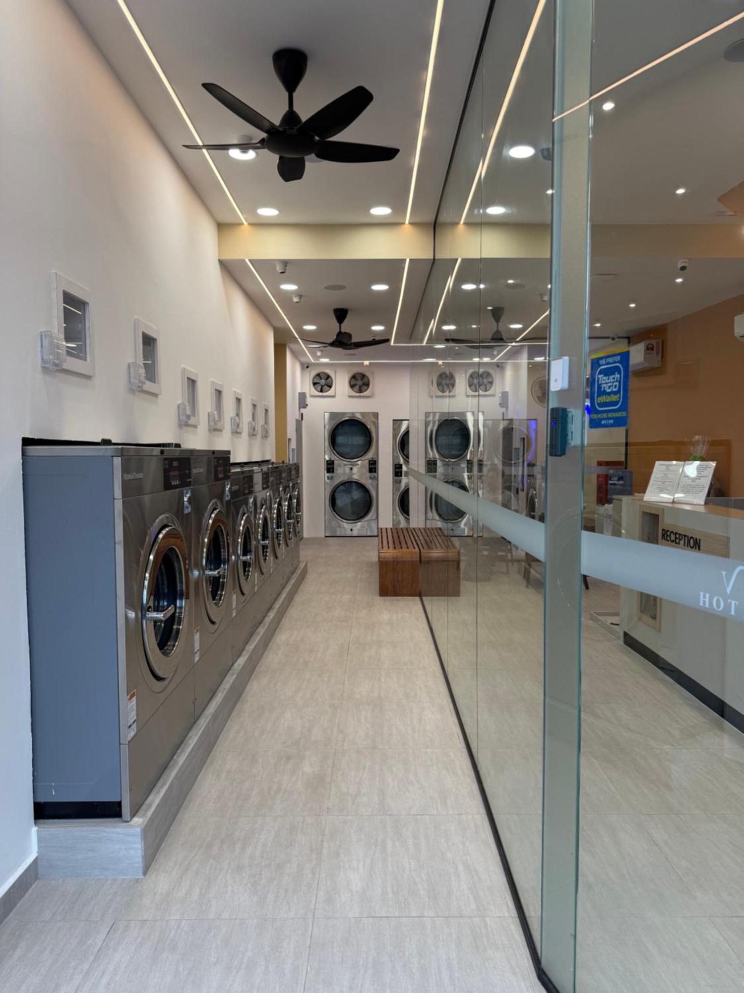 V Hotel Джохор Бахру Екстериор снимка